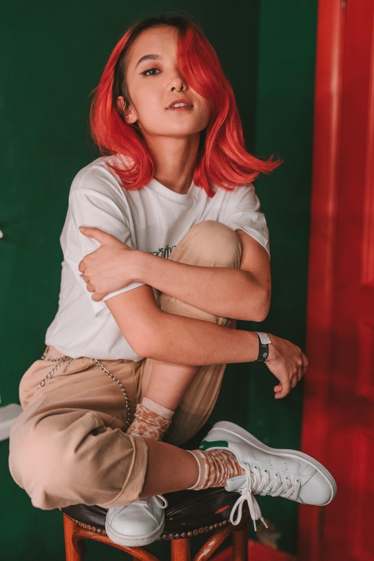 Dequine певица
