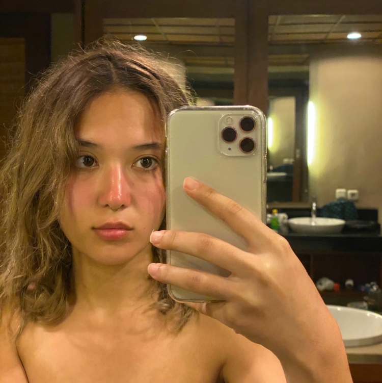 Dequine певица Казахстан