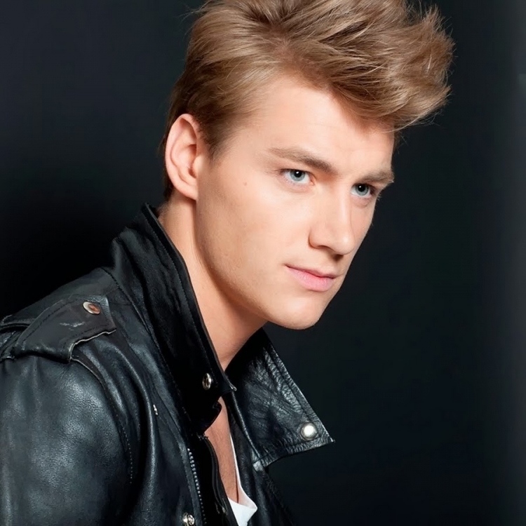 Певец Алексей Воробьев