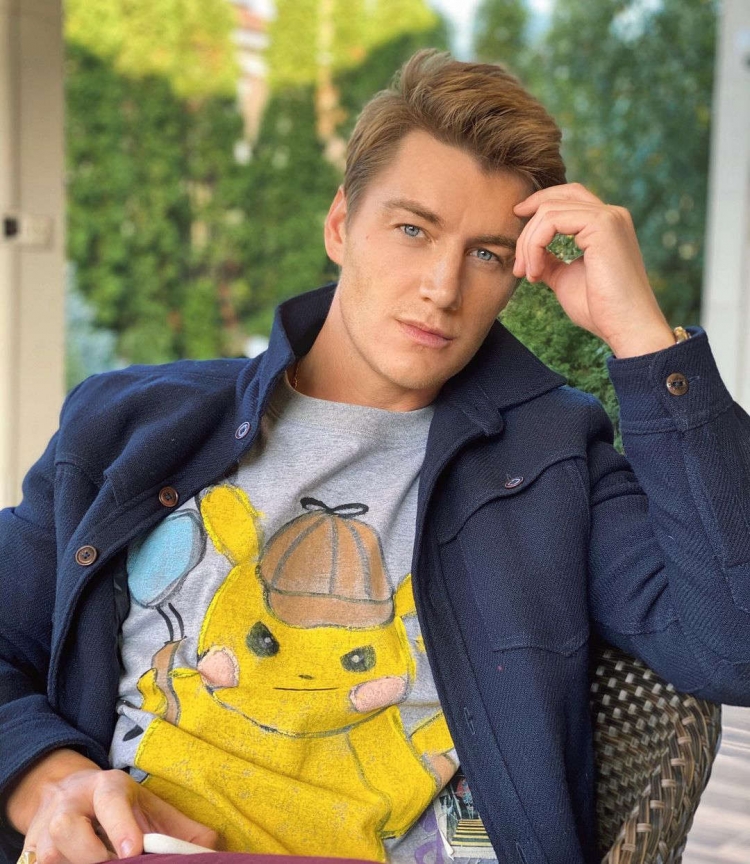 Певец Алексей Воробьев