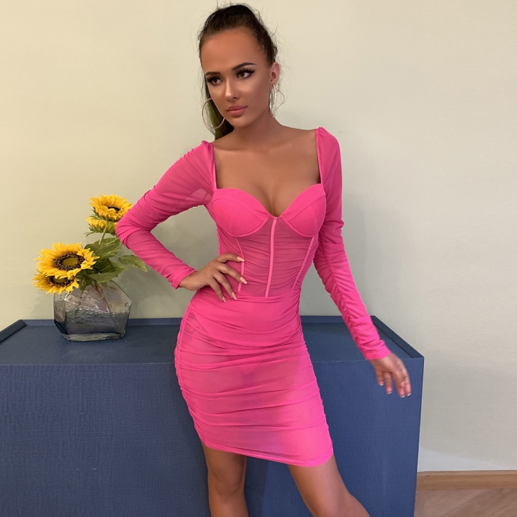 Платье с вырезом на спине