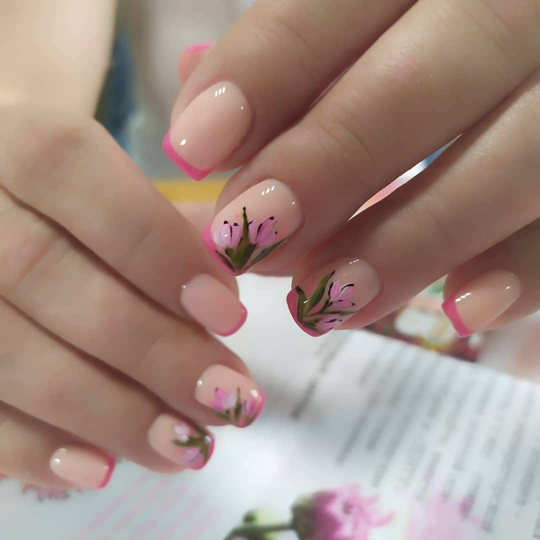 Френч весенний на короткие. Красивые ногти на весну. Весенний маникюр на короткие ногти. Френч с цветочками.