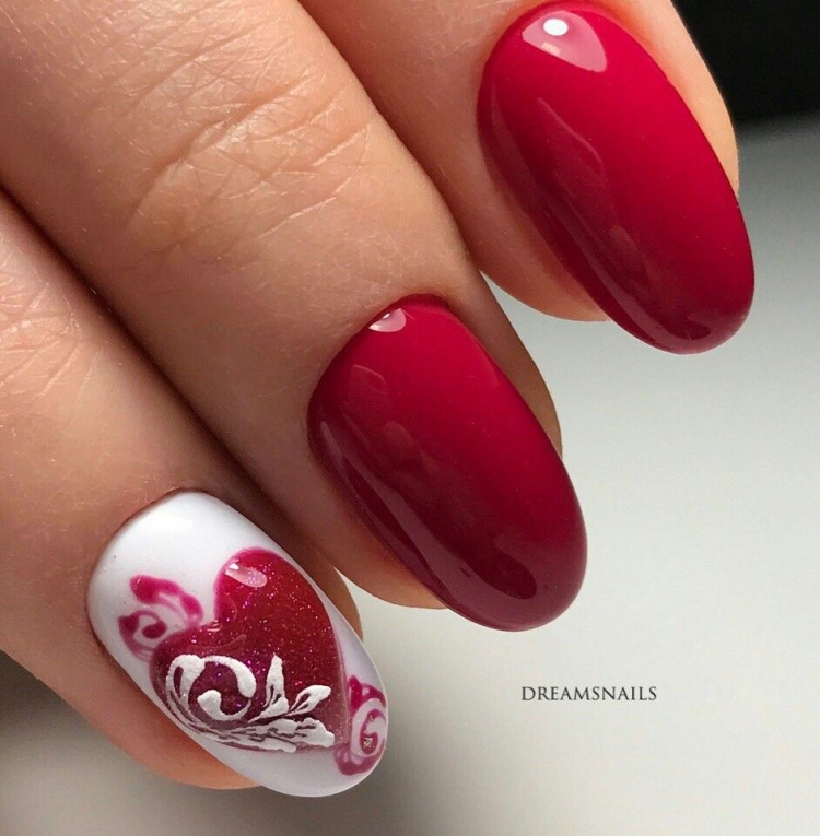 Маникюр на короткие ногти с сердечками