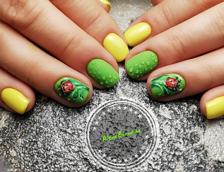 Маникюр фрукты на ногтях с каплями