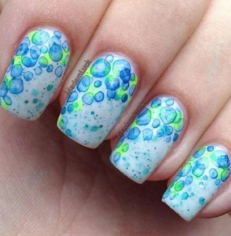 Маникюр с каплями