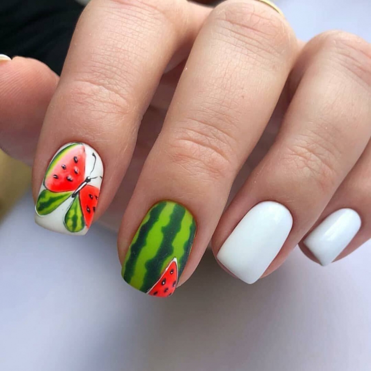 Маникюр с фруктами