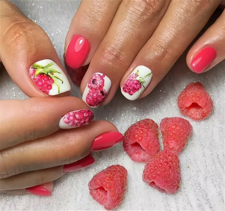 Маникюр с фруктами