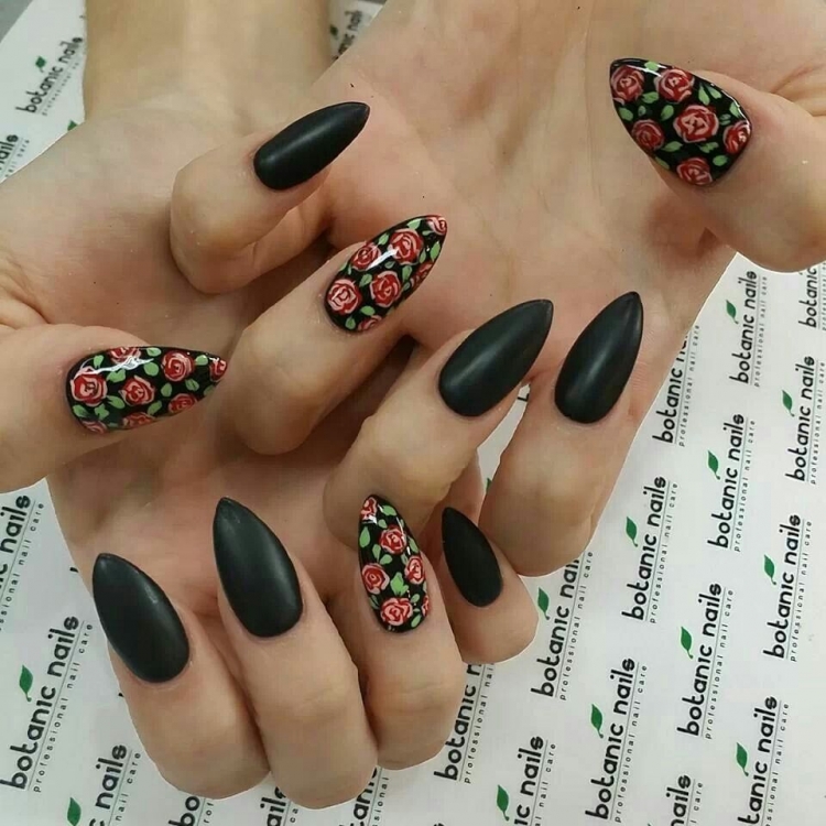 Нюдовый маникюр миндаль