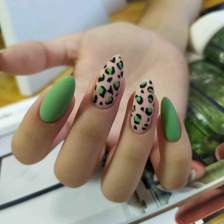 Фиолетовый маникюр